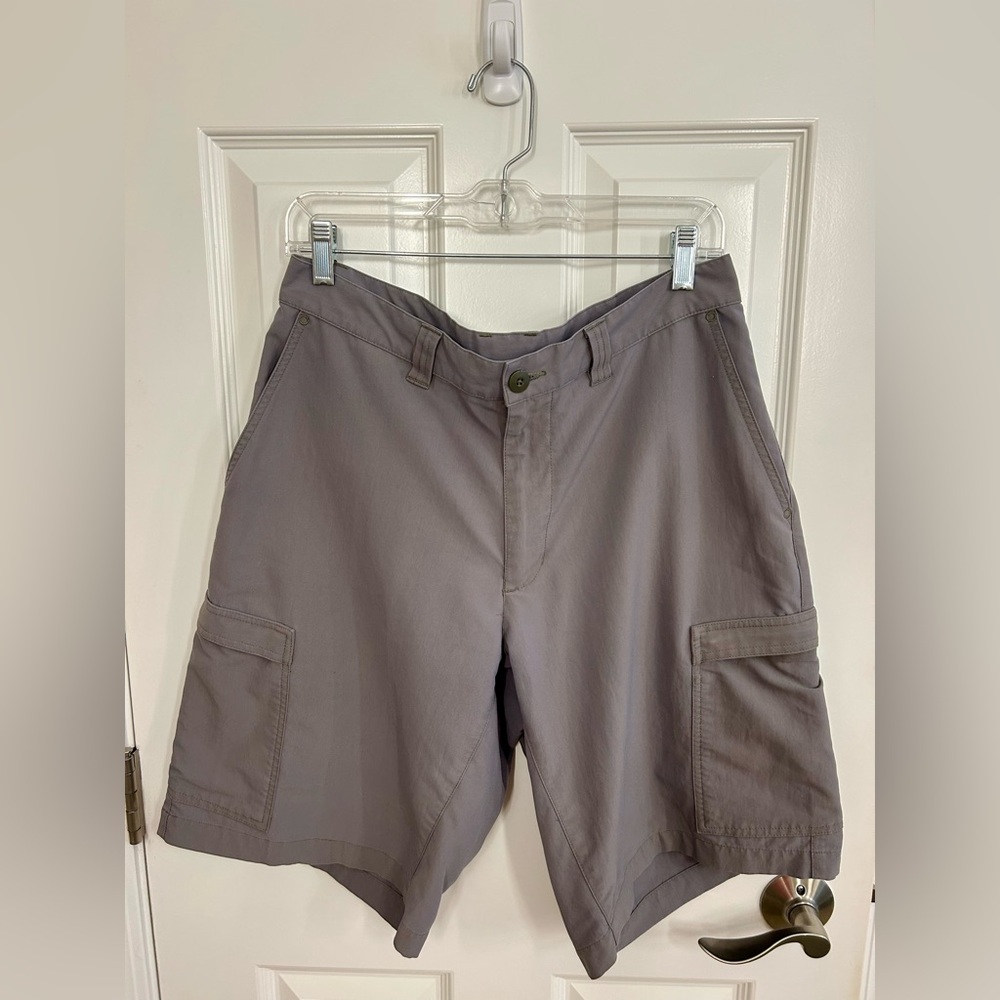 Patagonia Vintage Y2K Men's Gray Cargo Pocket Shorts 32 Casual